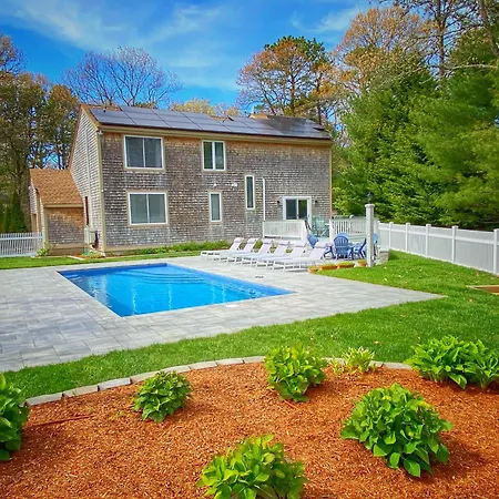 Overlook Poolside Getaway With Seasonal Pool